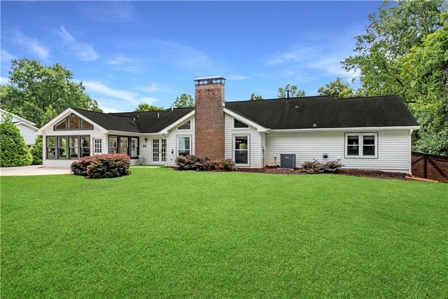 195 Thistlewood Lane, Roswell, GA 30075