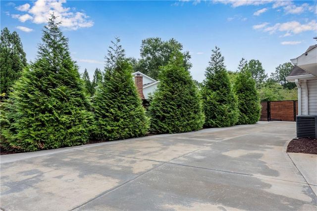 195 Thistlewood Lane, Roswell, GA 30075