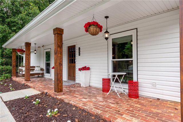 195 Thistlewood Lane, Roswell, GA 30075