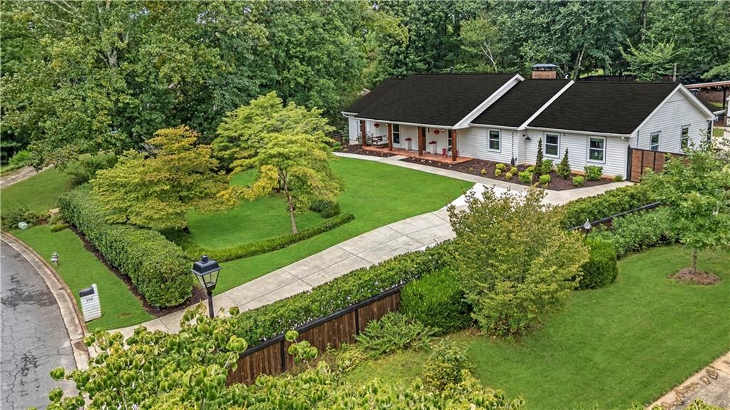 195 Thistlewood Lane, Roswell, GA 30075