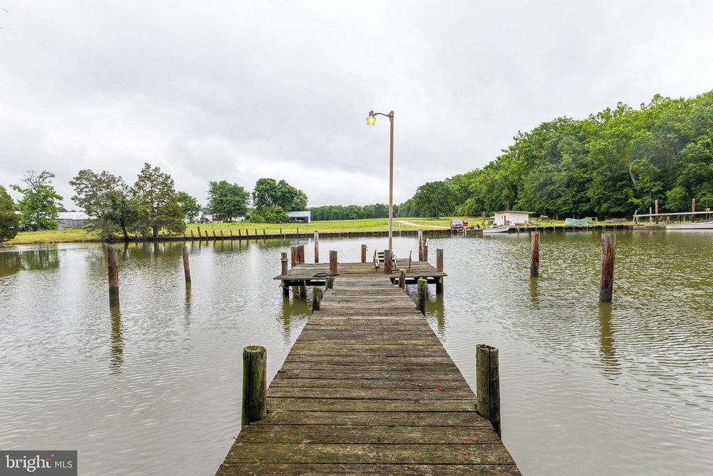 13700 WAVERLY POINT RD, Newburg, MD 20664