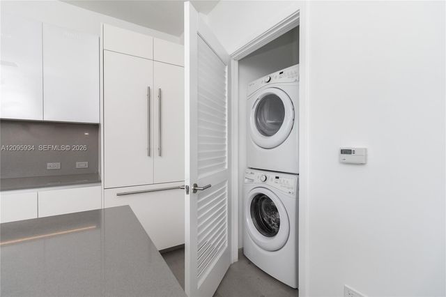 68 SE 6th Street 4006, Miami, FL 33131