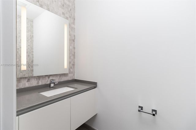 68 SE 6th Street 4006, Miami, FL 33131