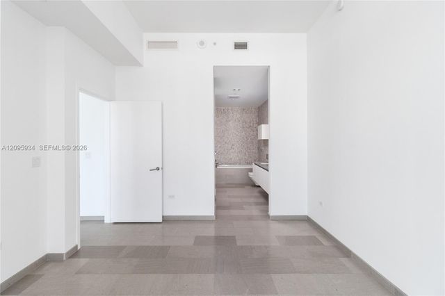 68 SE 6th Street 4006, Miami, FL 33131