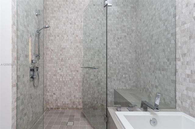 68 SE 6th Street 4006, Miami, FL 33131
