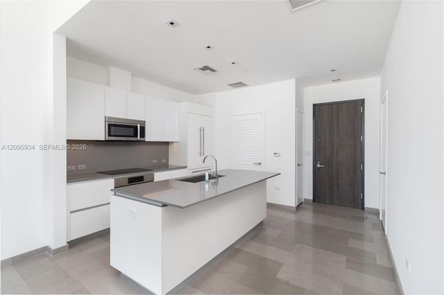 68 SE 6th Street 4006, Miami, FL 33131