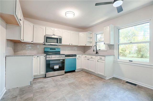 8804 E 59th Terrace, Raytown, MO 64133