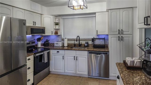 4420 NE 15th Avenue, Oakland Park, FL 33334