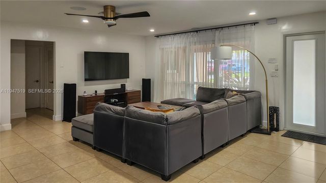 4420 NE 15th Avenue, Oakland Park, FL 33334