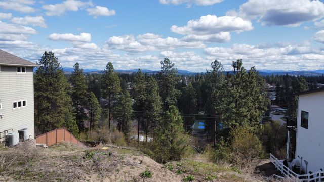 7612 N CEDAR Rd, Spokane, WA 99208