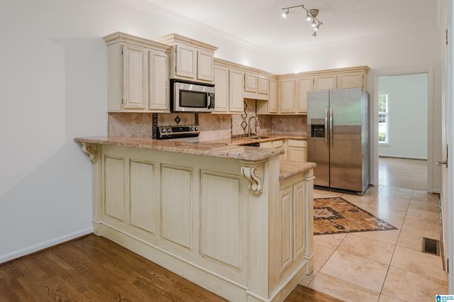 30 THE FALLS DRIVE, Vestavia Hills, AL 35216