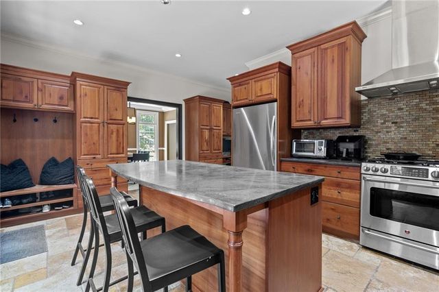 6095 River Chase Circle, Atlanta, GA 30328