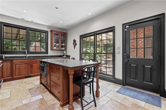 6095 River Chase Circle, Atlanta, GA 30328