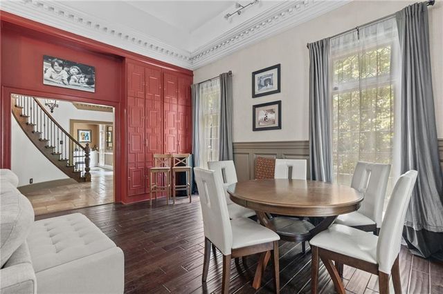 6095 River Chase Circle, Atlanta, GA 30328