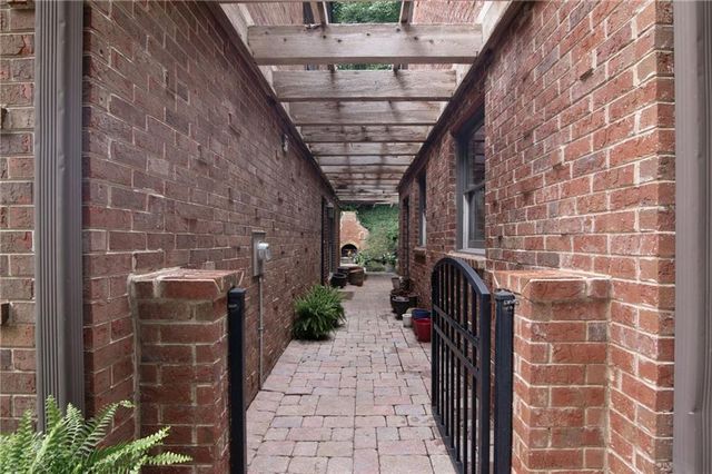 6095 River Chase Circle, Atlanta, GA 30328