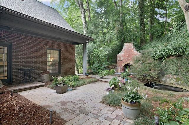 6095 River Chase Circle, Atlanta, GA 30328