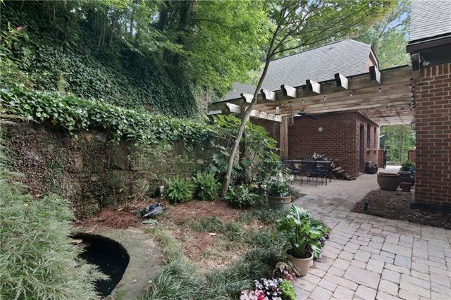 6095 River Chase Circle, Atlanta, GA 30328