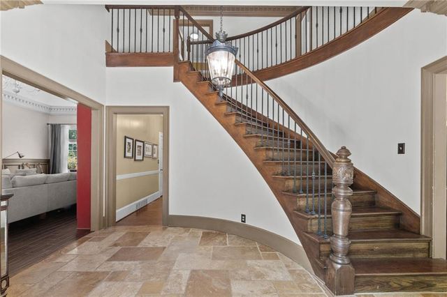6095 River Chase Circle, Atlanta, GA 30328
