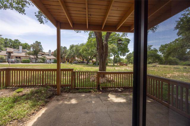 15 Cypress Fairway VLG, Wimberley, TX 78676