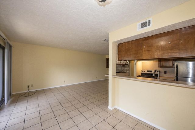 15 Cypress Fairway VLG, Wimberley, TX 78676