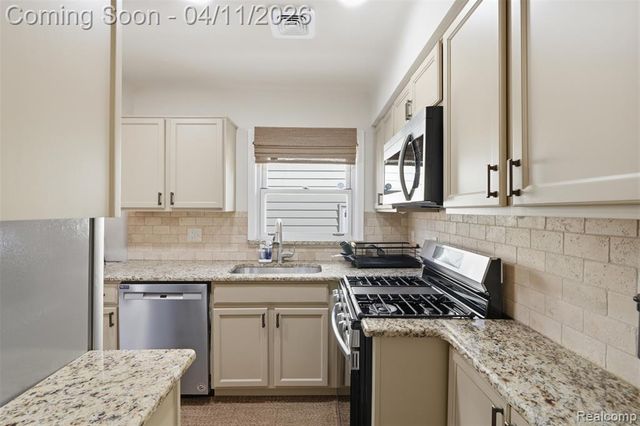 5844 Gilman Street, Garden City, MI 48135