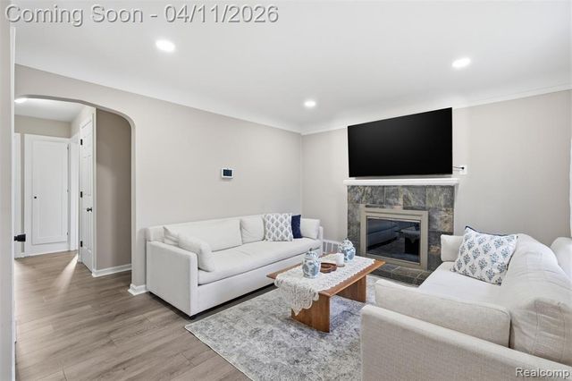 5844 Gilman Street, Garden City, MI 48135