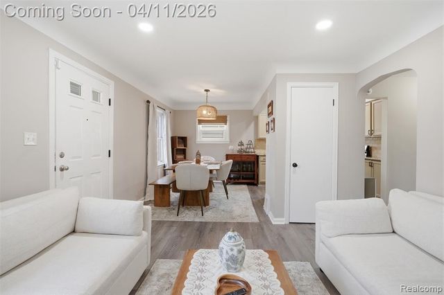 5844 Gilman Street, Garden City, MI 48135