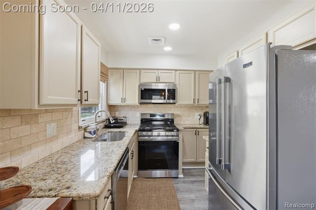 5844 Gilman Street, Garden City, MI 48135