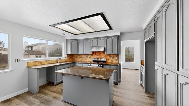 1733 Nighthawk Way, Modesto, CA 95358