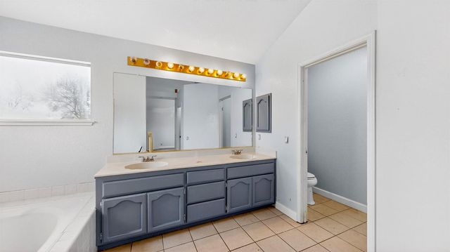 1733 Nighthawk Way, Modesto, CA 95358