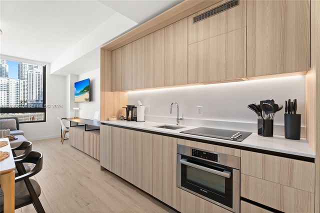 225 N miami ave 1003, Miami, FL 33128