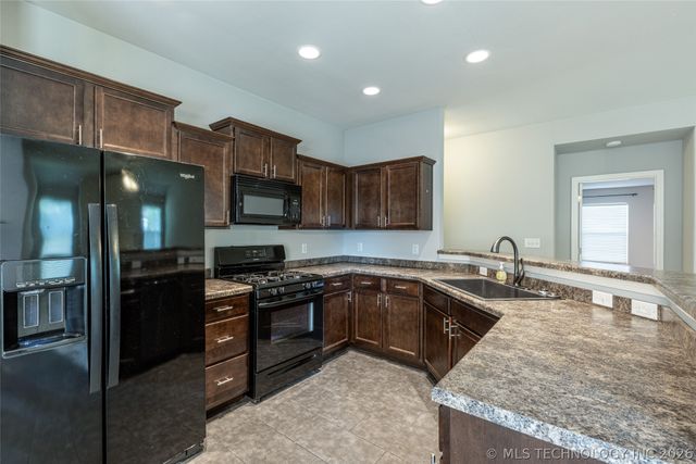 8745 E 126th Place S, Bixby, OK 74008
