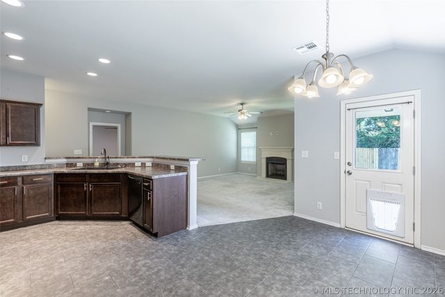 8745 E 126th Place S, Bixby, OK 74008