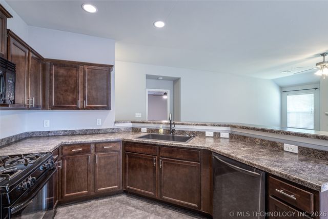 8745 E 126th Place S, Bixby, OK 74008