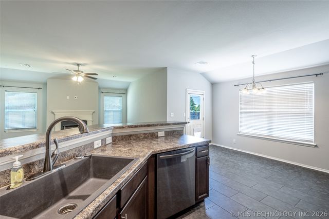 8745 E 126th Place S, Bixby, OK 74008