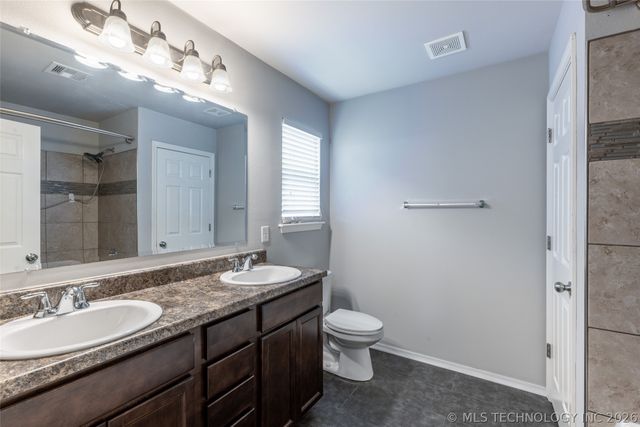 8745 E 126th Place S, Bixby, OK 74008