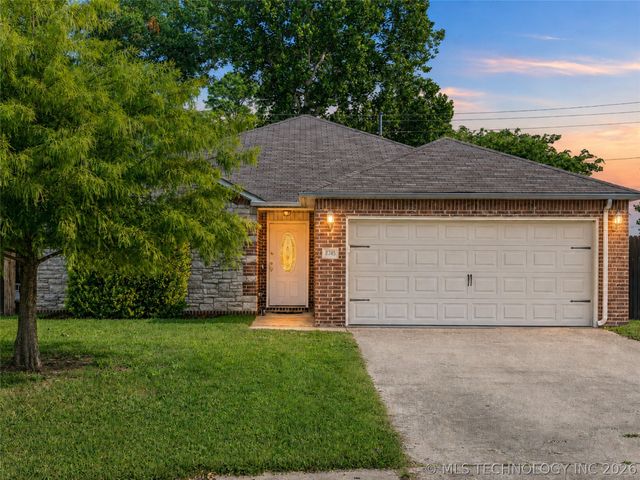 8745 E 126th Place S, Bixby, OK 74008