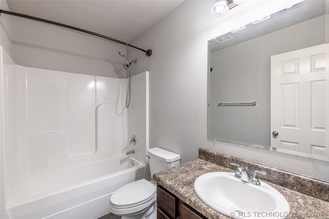 8745 E 126th Place S, Bixby, OK 74008