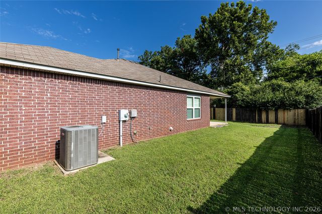8745 E 126th Place S, Bixby, OK 74008