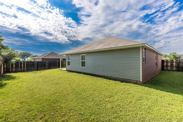 8745 E 126th Place S, Bixby, OK 74008