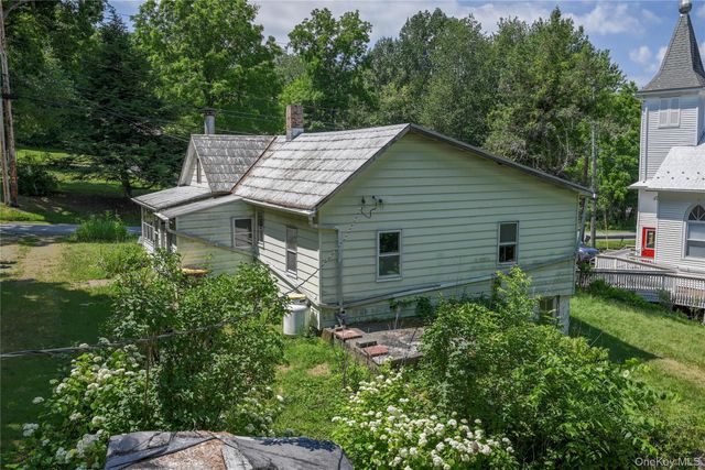 11 Little Brooklyn Road, Warwick, NY 10990