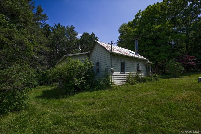 11 Little Brooklyn Road, Warwick, NY 10990