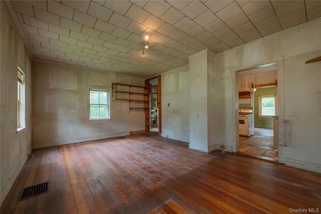 11 Little Brooklyn Road, Warwick, NY 10990