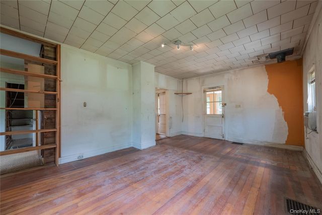 11 Little Brooklyn Road, Warwick, NY 10990