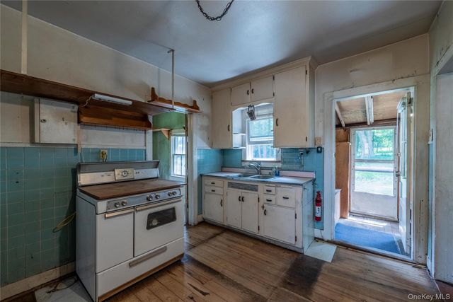 11 Little Brooklyn Road, Warwick, NY 10990