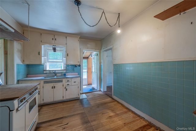 11 Little Brooklyn Road, Warwick, NY 10990