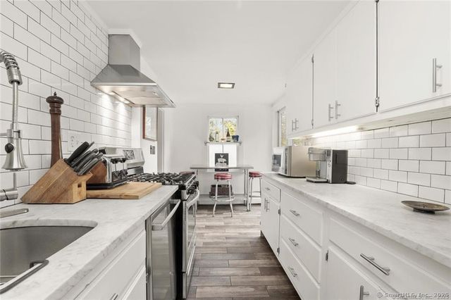 47 Hollow Tree Ridge Road 47, Darien, CT 06820