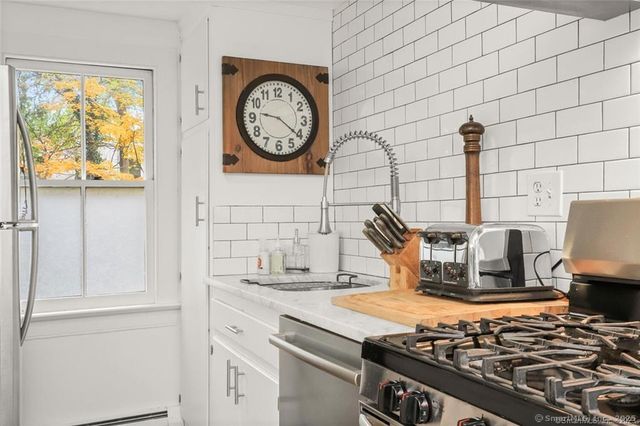 47 Hollow Tree Ridge Road 47, Darien, CT 06820