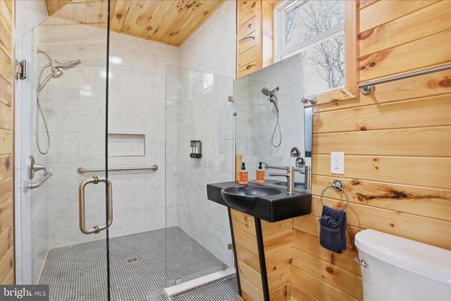 432 LOST POINT LN, Berkeley Springs, WV 25411