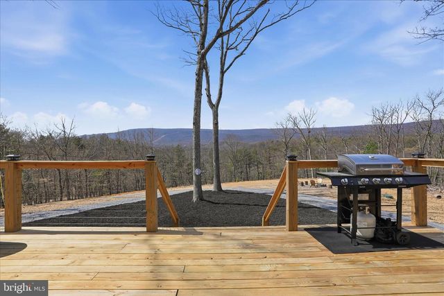432 LOST POINT LN, Berkeley Springs, WV 25411